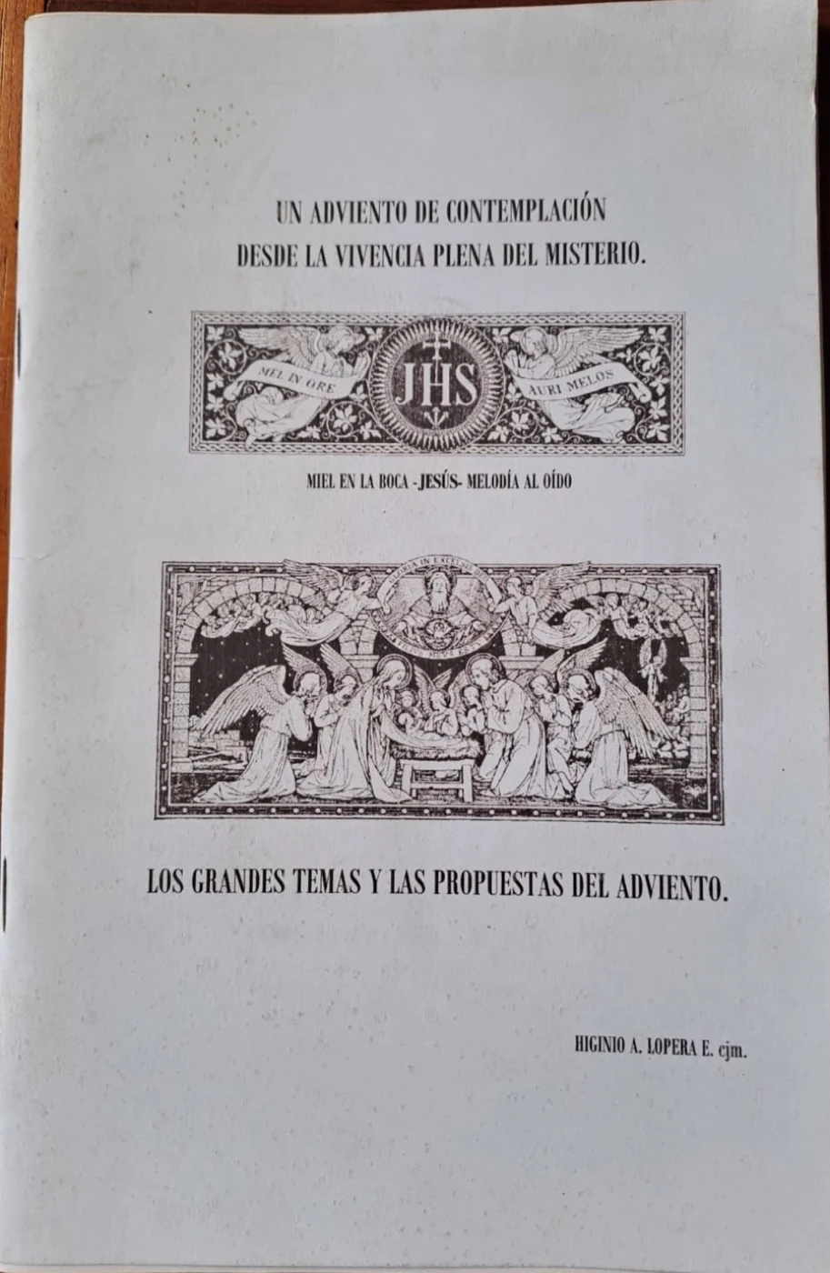 Página de título fotografiada: Un adviento de contemplación desde la vivencia plena del misterio